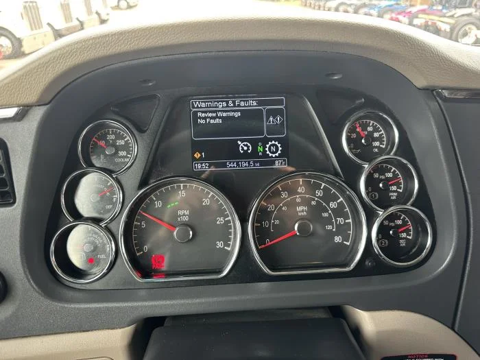 2022 Peterbilt 579 in Haines City, FL — photo 8
