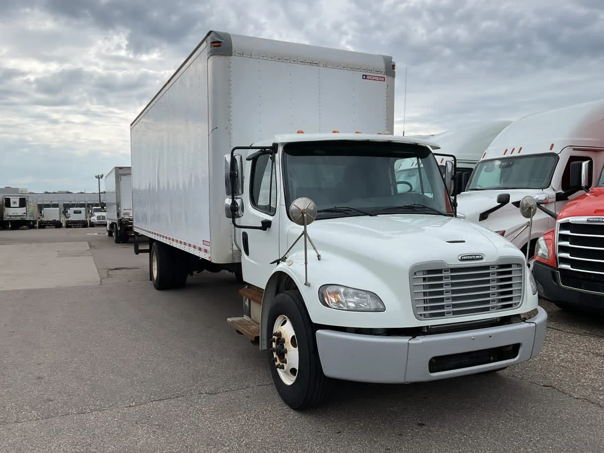 2018 Freightliner M2 106 in Minneapolis, MN — photo 3