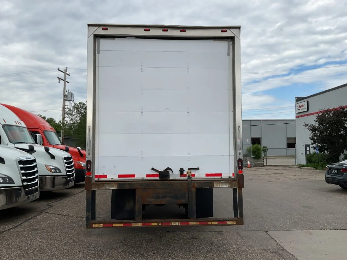 2018 Freightliner M2 106 in Minneapolis, MN — photo 5