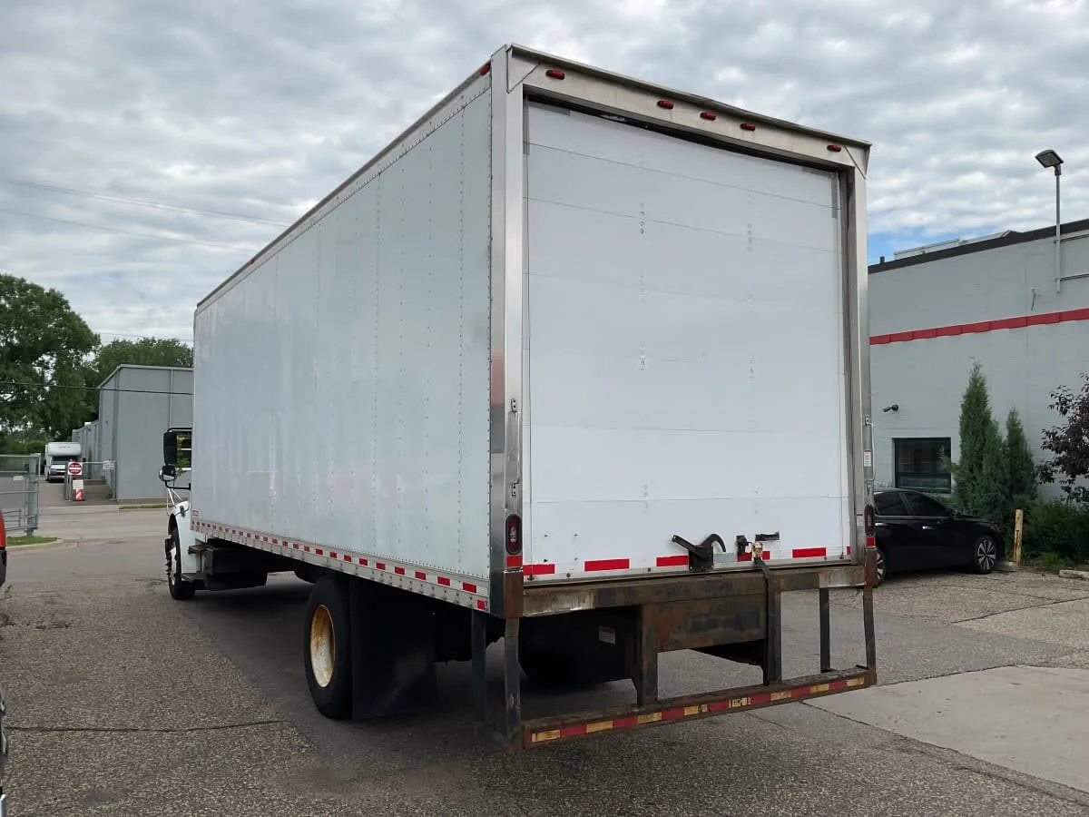 2018 Freightliner M2 106 in Minneapolis, MN — photo 6