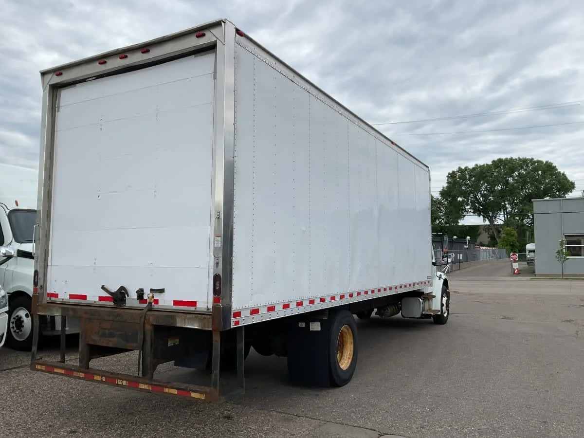 2018 Freightliner M2 106 in Minneapolis, MN — photo 4