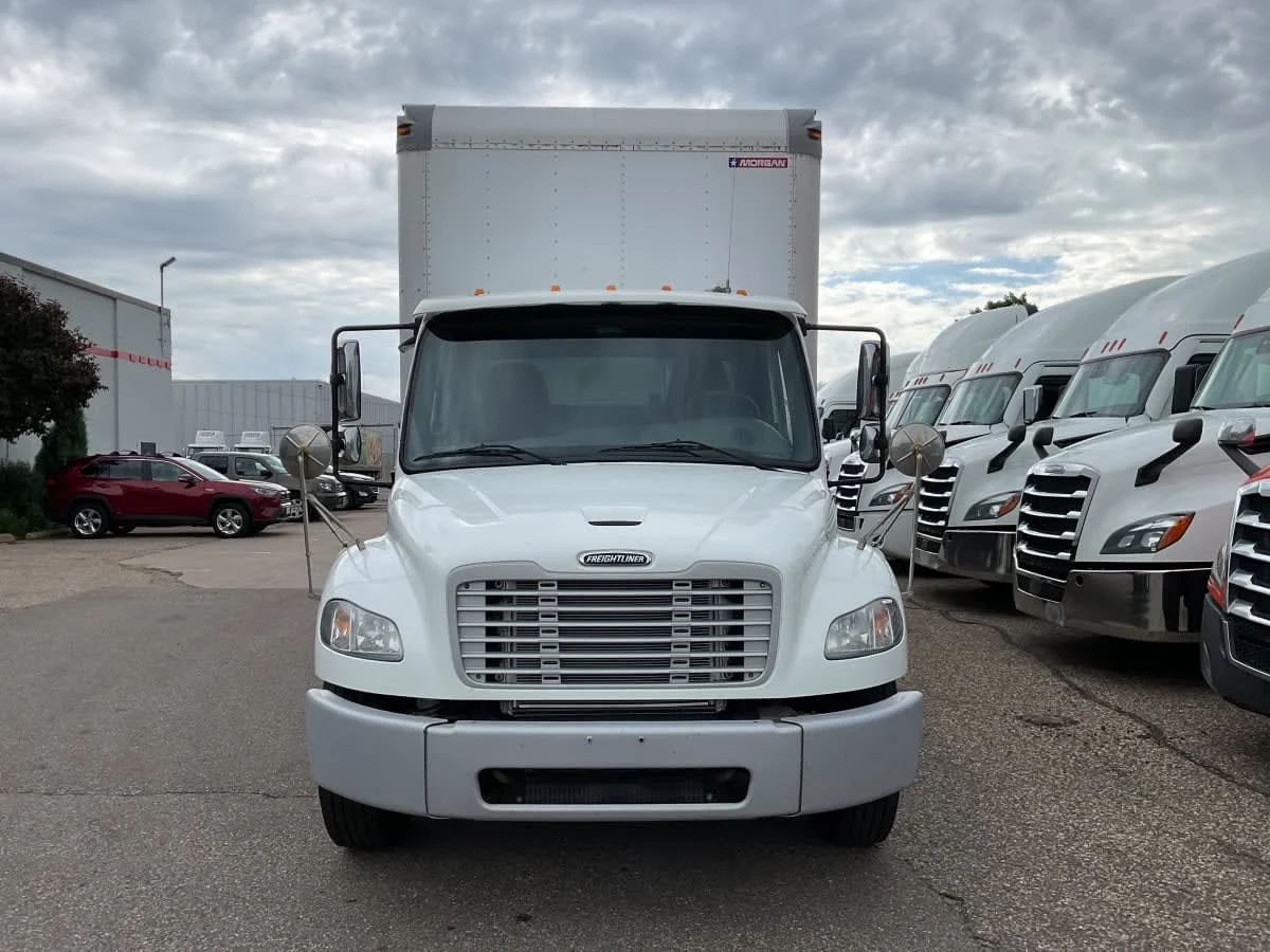 2018 Freightliner M2 106 in Minneapolis, MN — photo 2