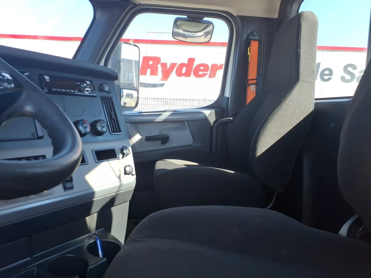 2020 Freightliner Cascadia in Memphis, TN — photo 7