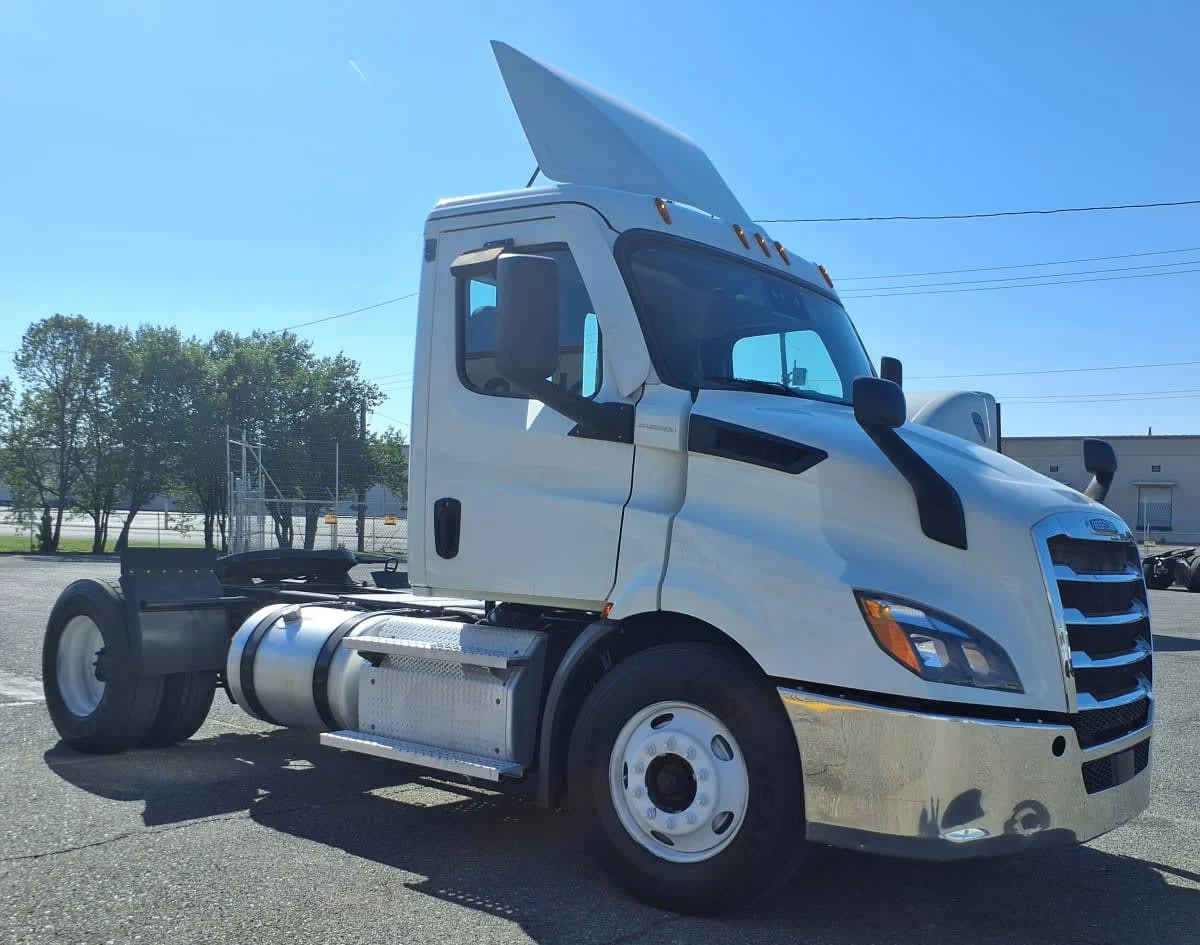 2020 Freightliner Cascadia in Memphis, TN — photo 3