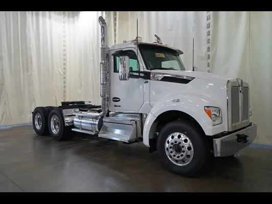 2027 Kenworth T880