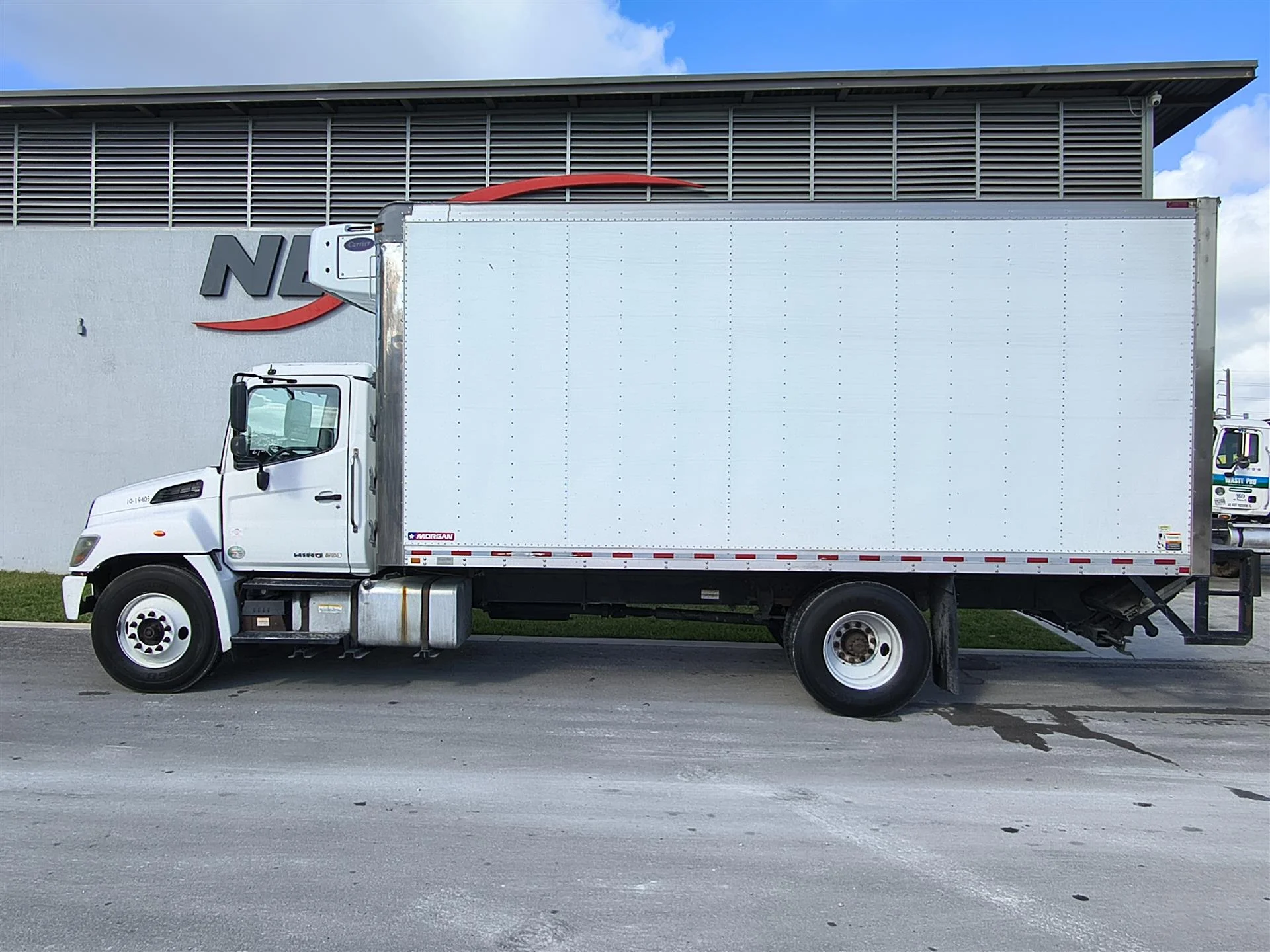 2019 Hino 268 - image 8