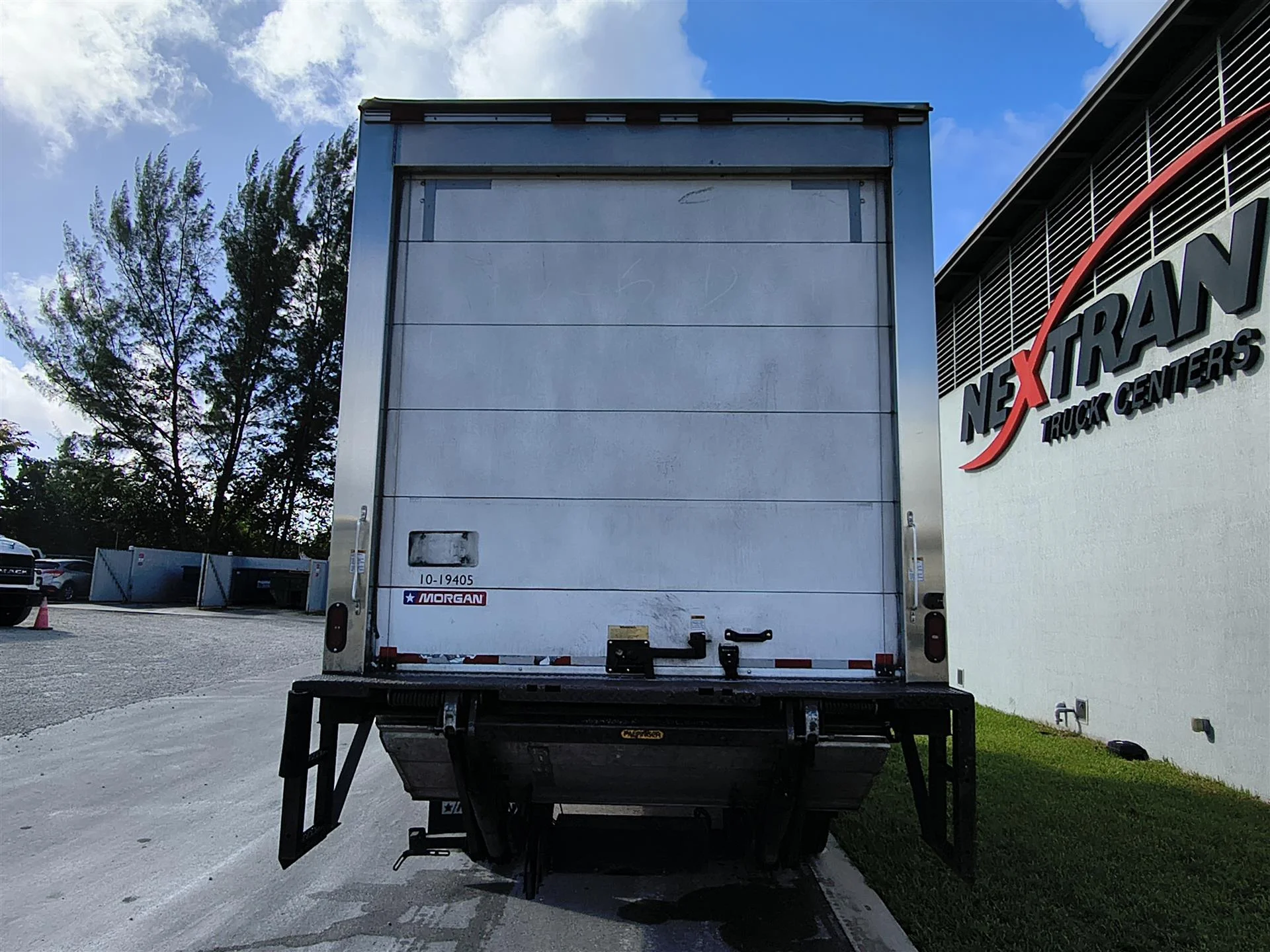 2019 Hino 268 in Fort Lauderdale, FL — photo 6