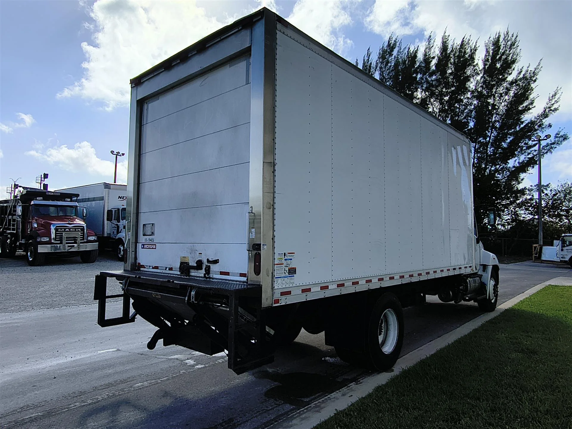 2019 Hino 268 in Fort Lauderdale, FL — photo 5