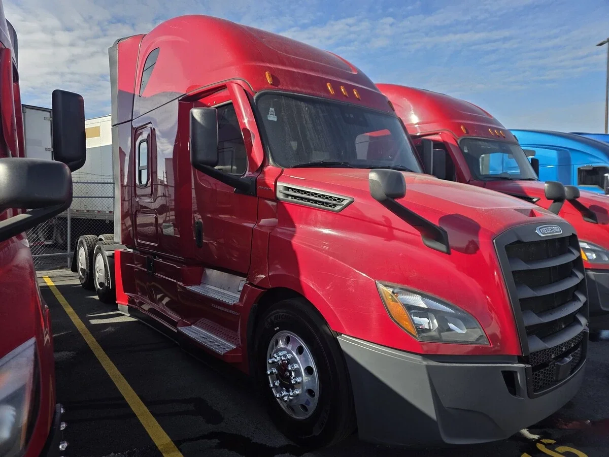 2022 Freightliner Cascadia - image 3