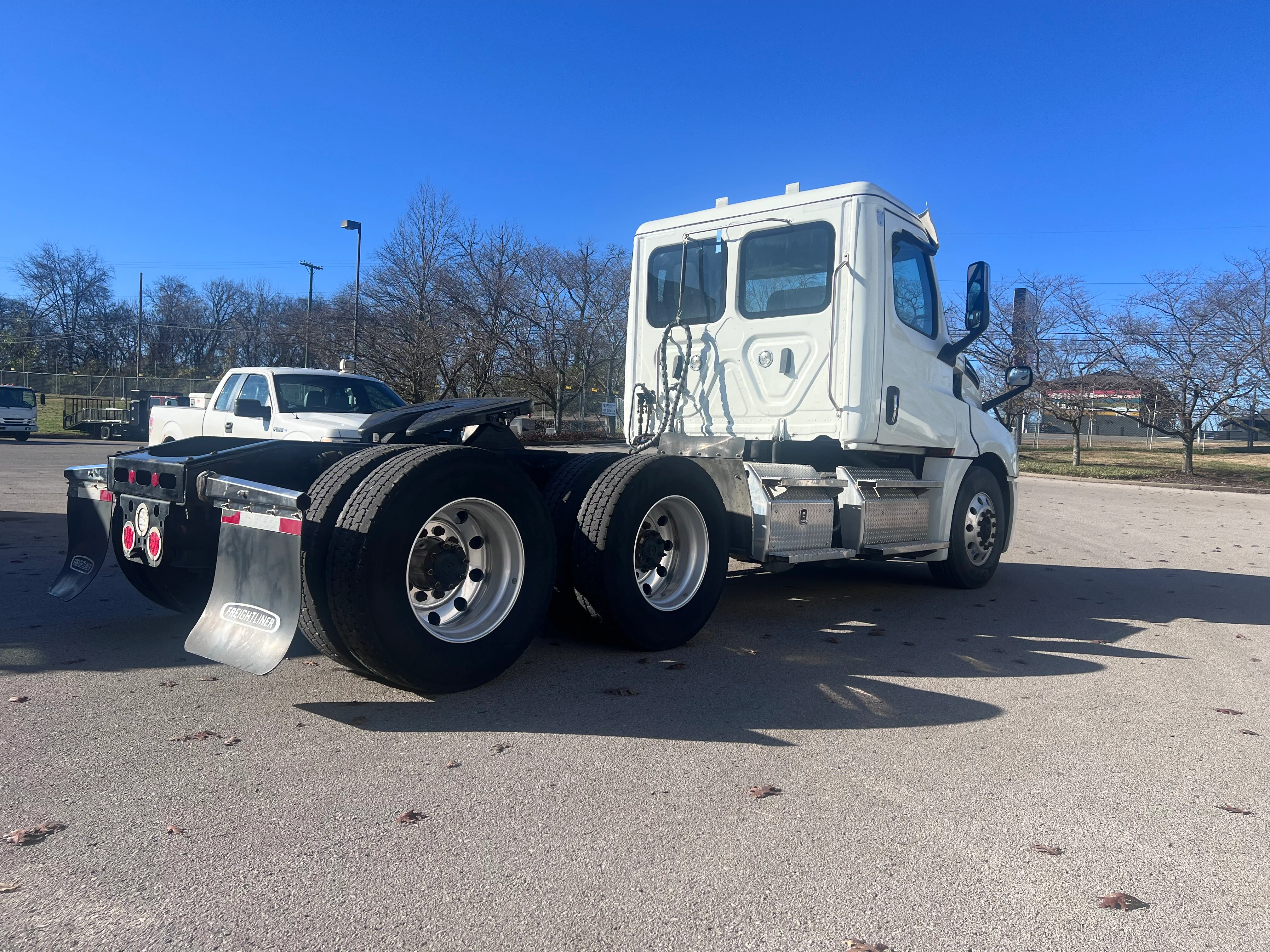 2023 Freightliner Cascadia in Nashville Isuzu, TN — photo 5