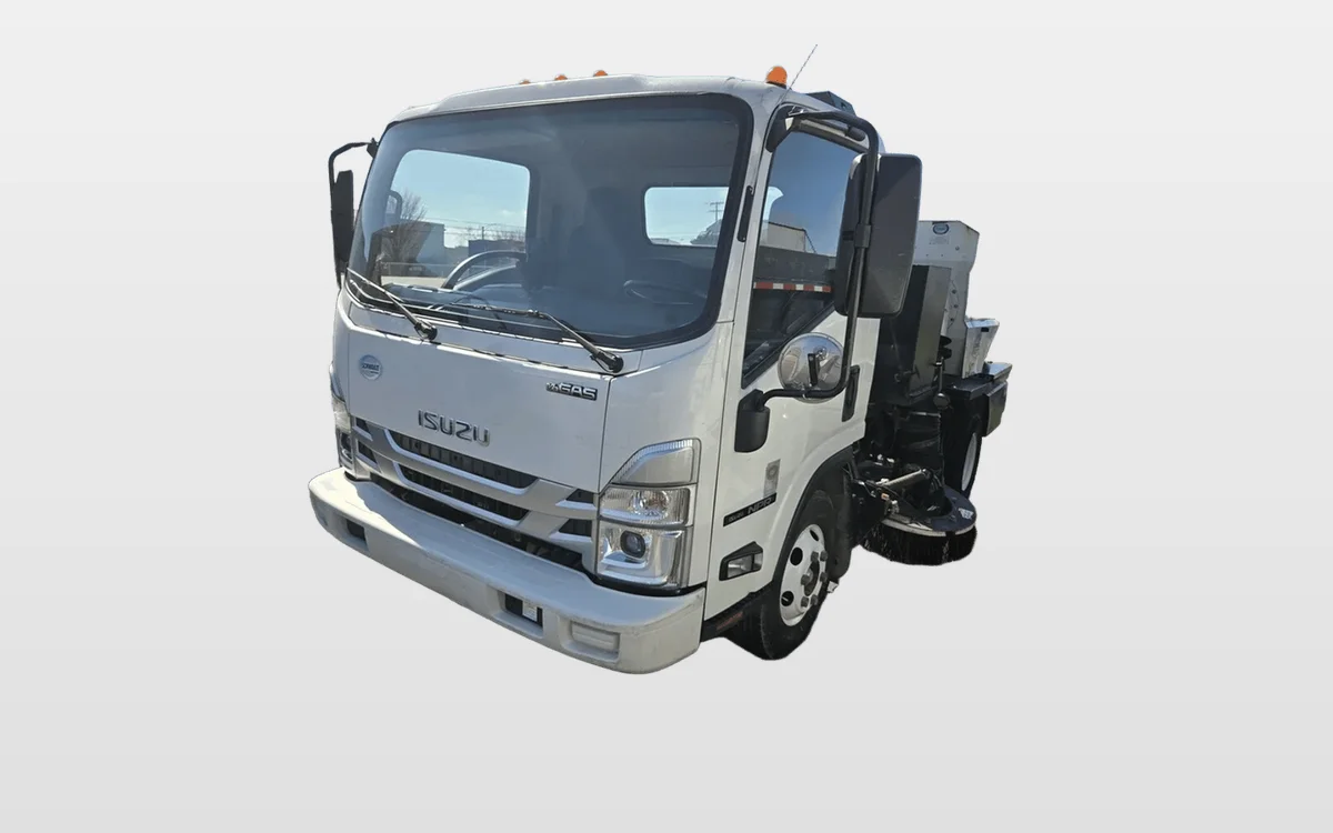 2023 Isuzu NPR - image 1