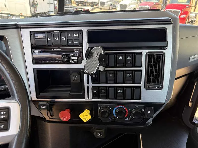 2020 Mack Pinnacle - image 13