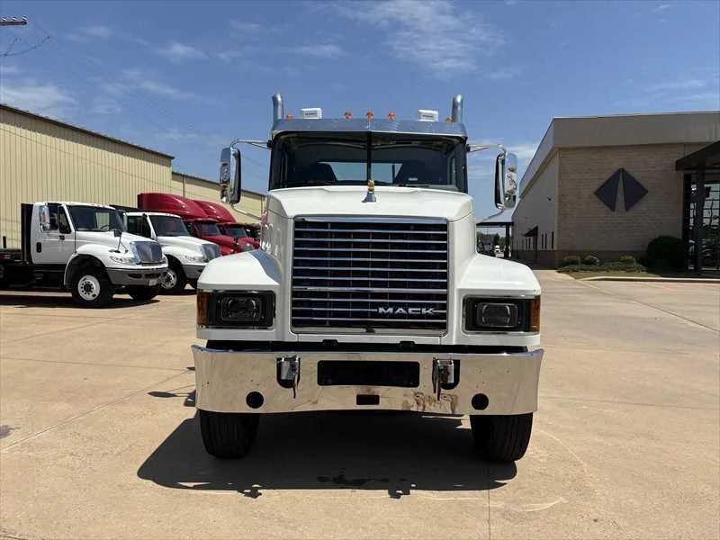 2020 Mack Pinnacle - image 8
