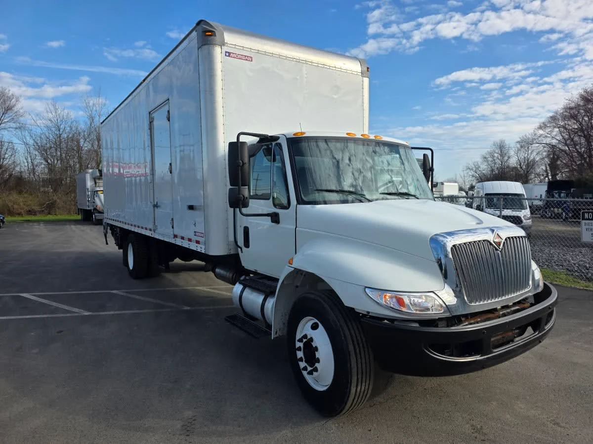 2016 International 4300 - image 3
