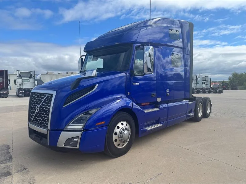 2022 Volvo VNL 760 in Waukee