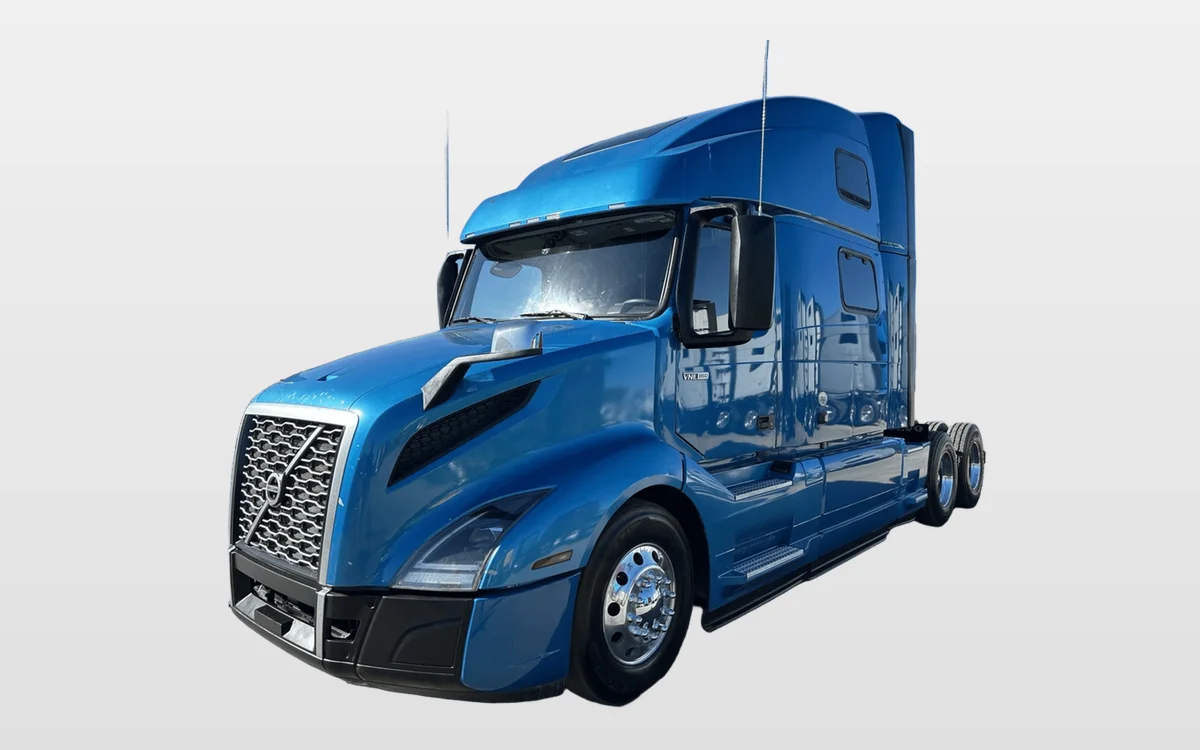 2020 Volvo - image 1