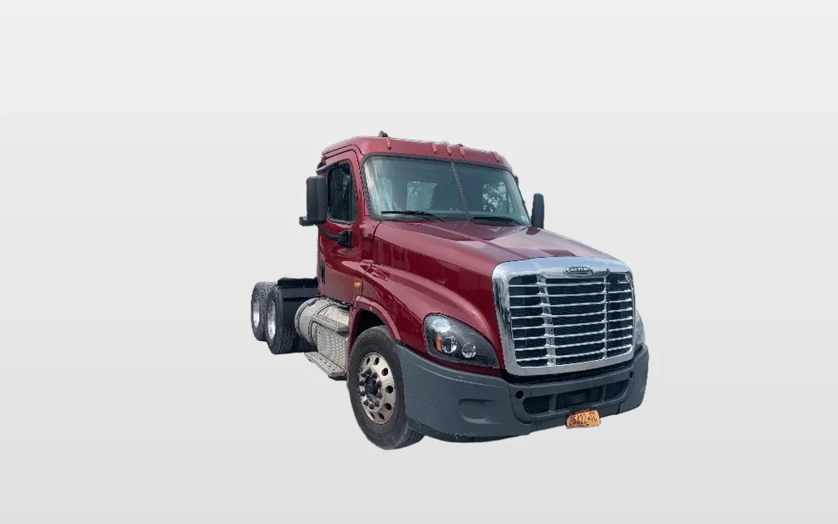 2018 Freightliner Cascadia - image 1