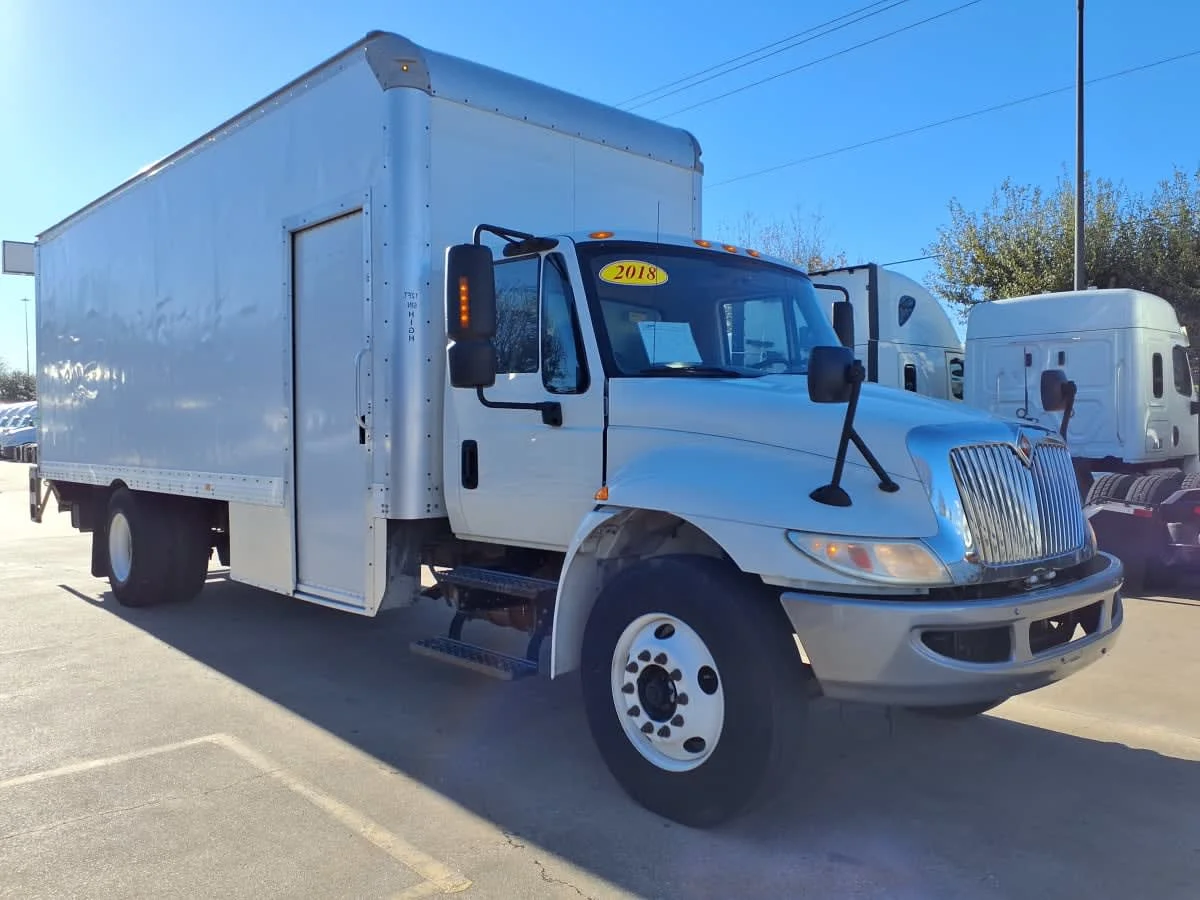 2018 International 4300 - image 3