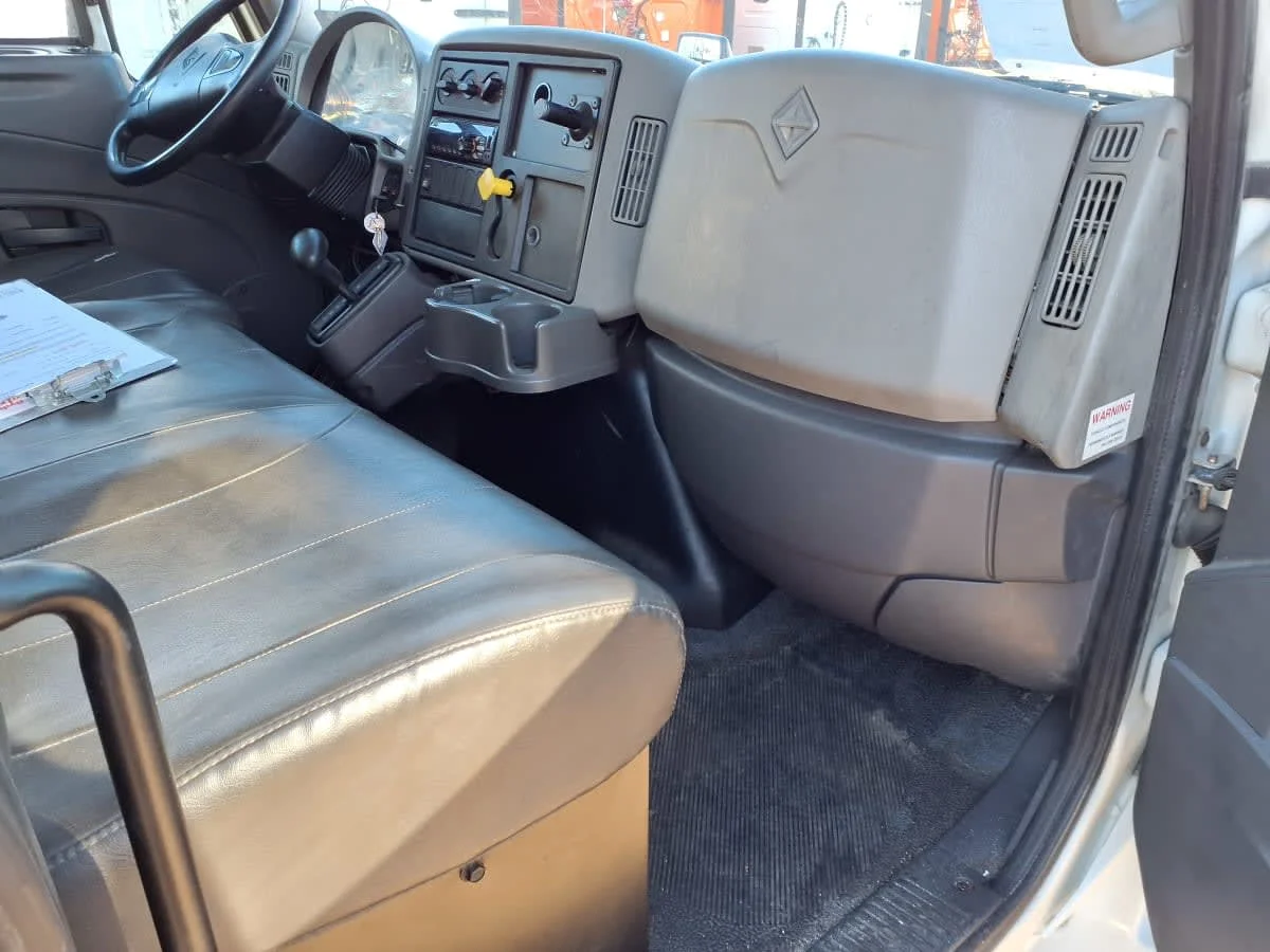 2018 International 4300 - image 11