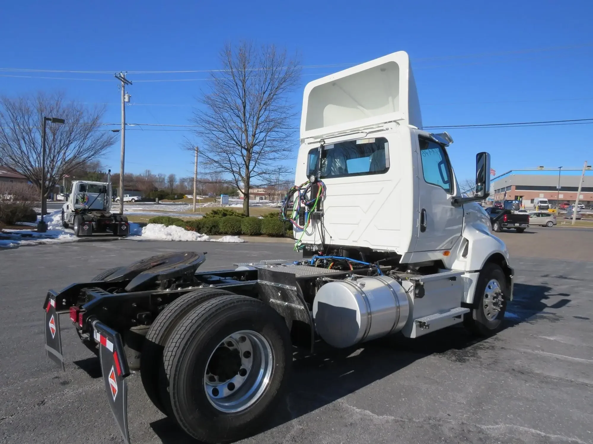 2025 International LT - image 4