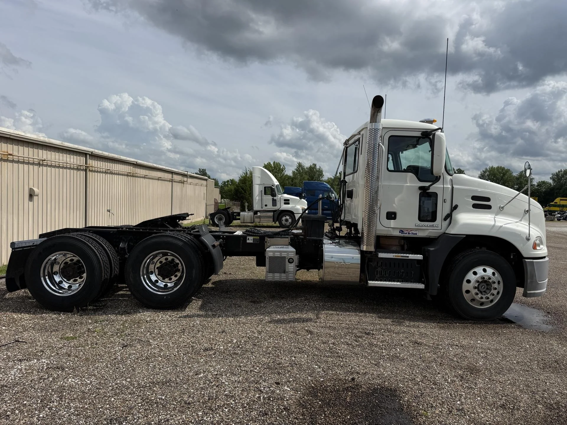 2015 Mack Pinnacle in Quincy, IL — photo 5
