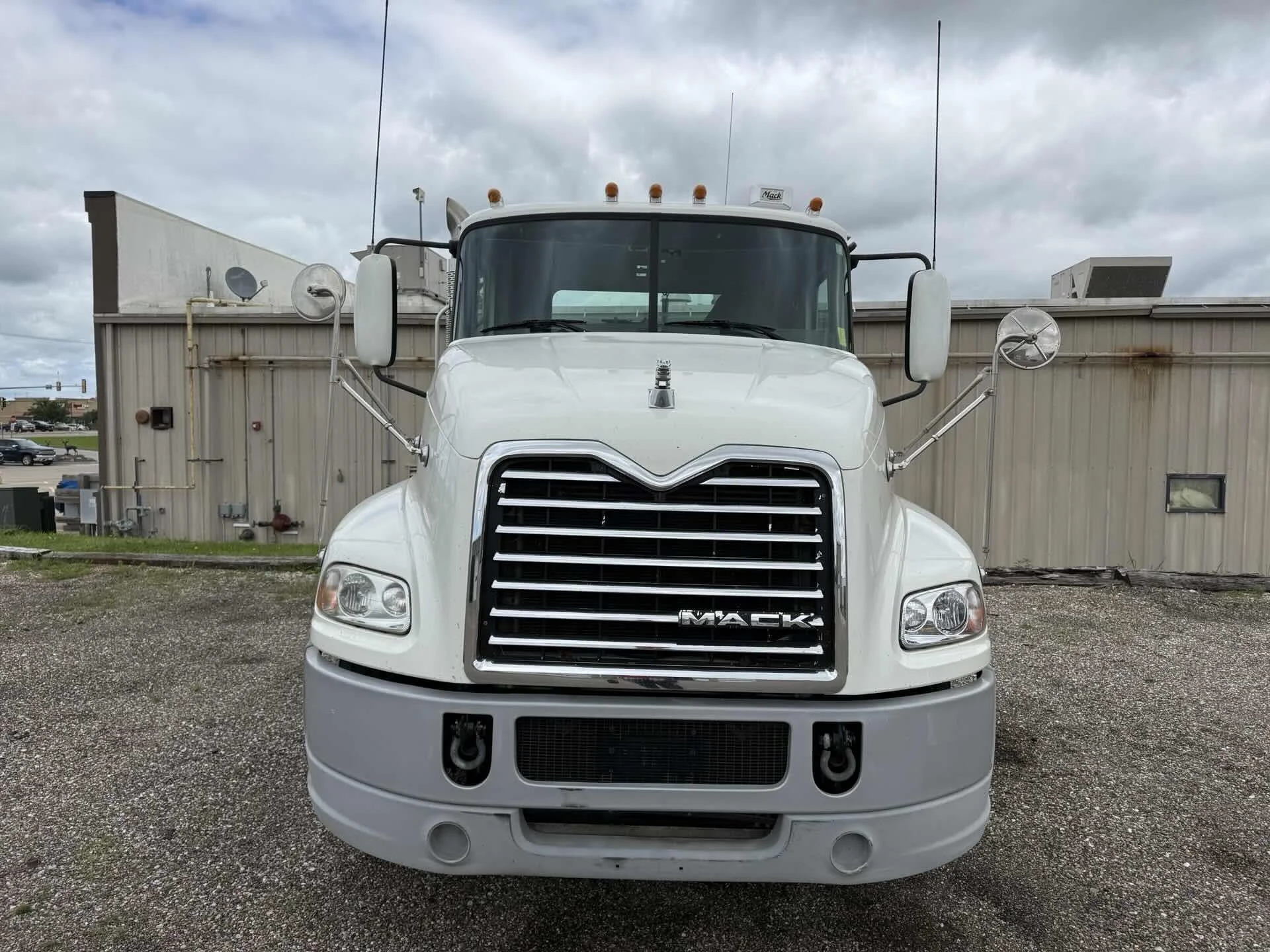 2015 Mack Pinnacle in Quincy, IL — photo 6