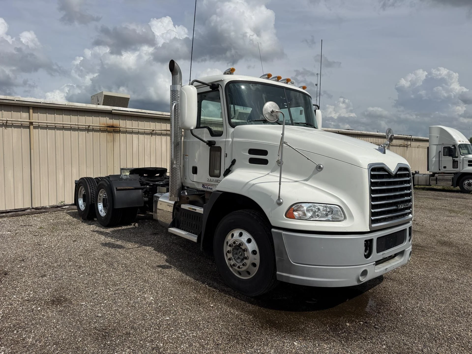 2015 Mack Pinnacle in Quincy, IL — photo 7