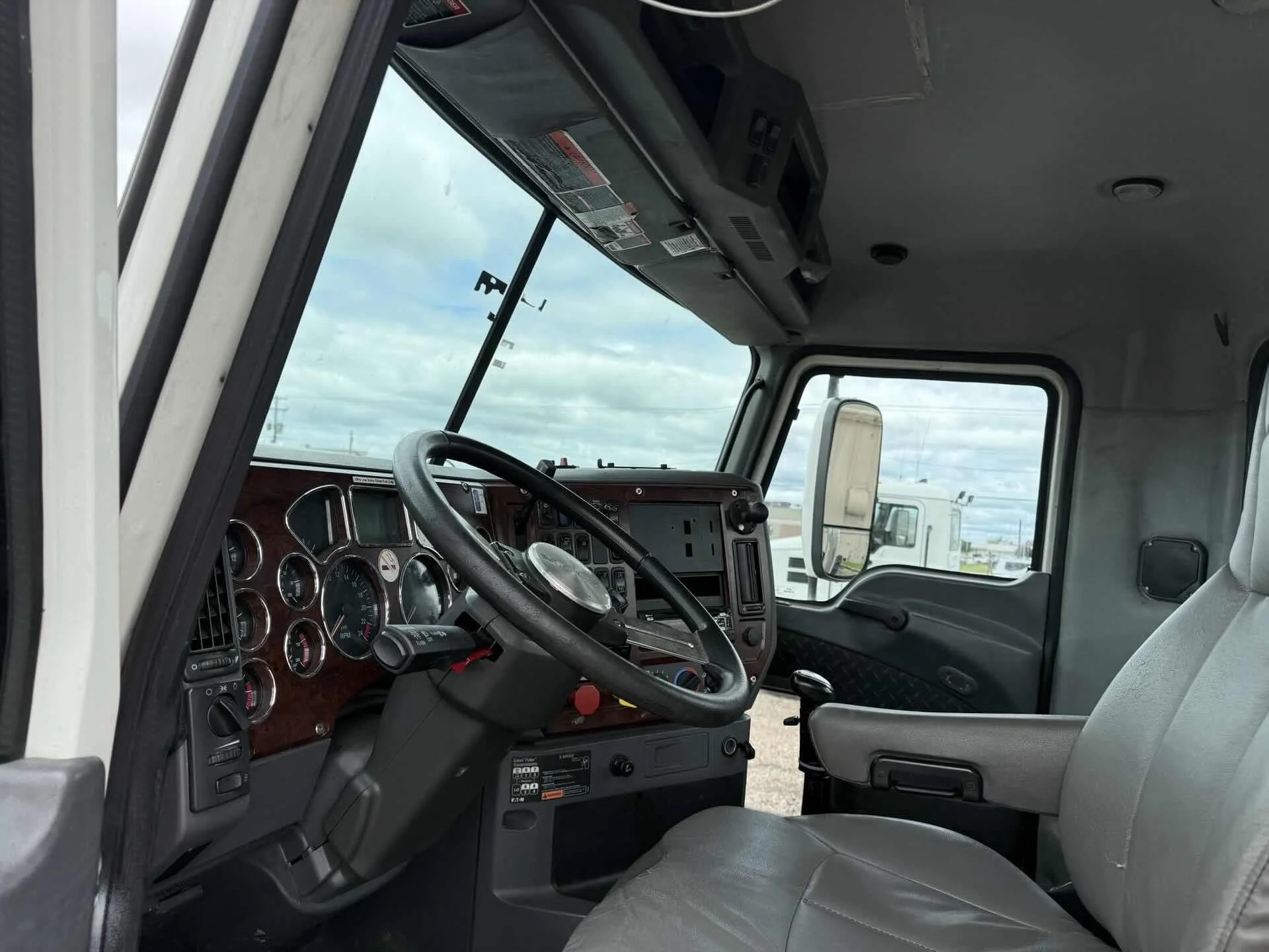 2015 Mack Pinnacle in Quincy, IL — photo 8