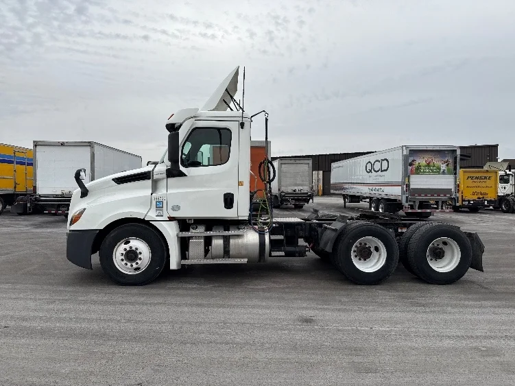 2020 Freightliner Cascadia - image 4
