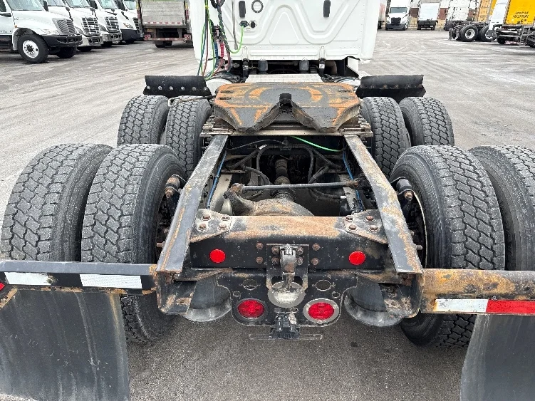 2020 Freightliner Cascadia - image 6