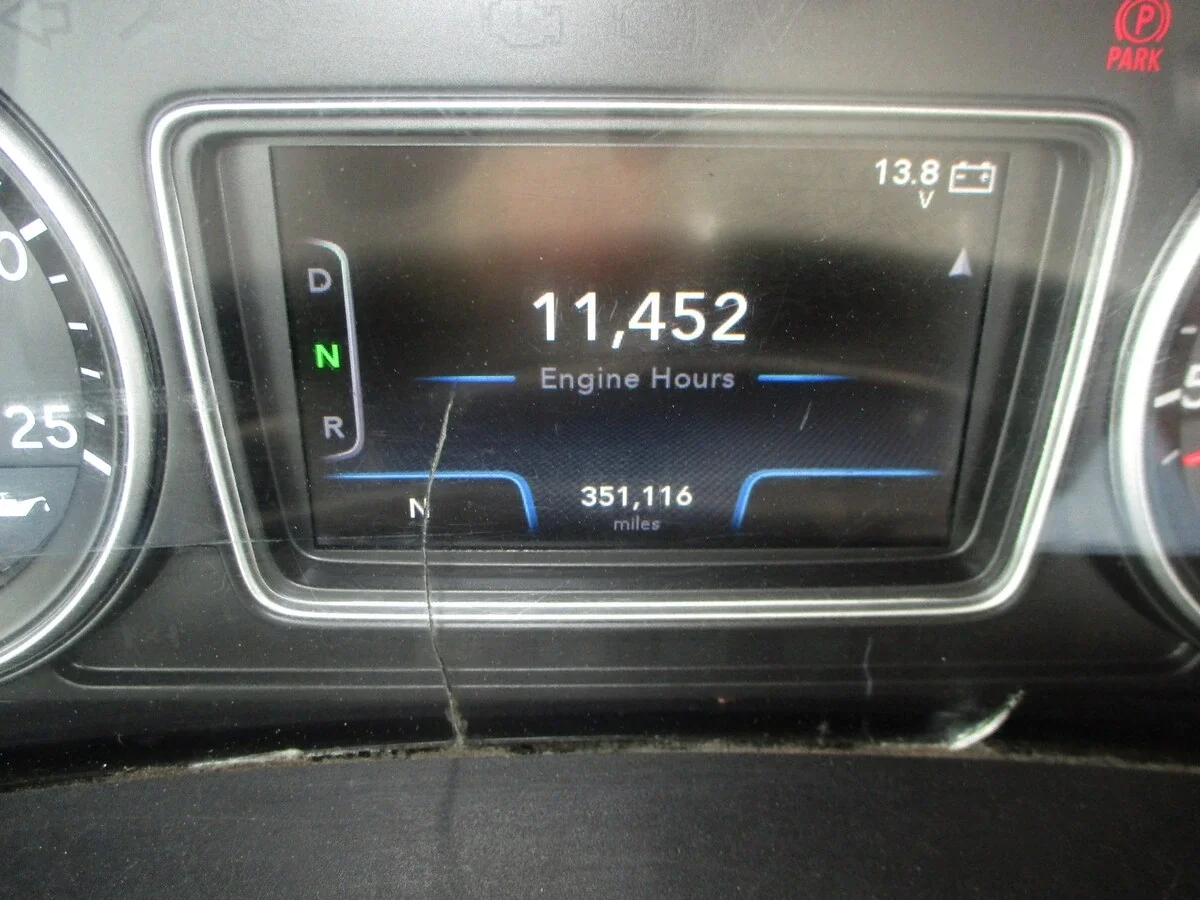 2019 International LT - image 20