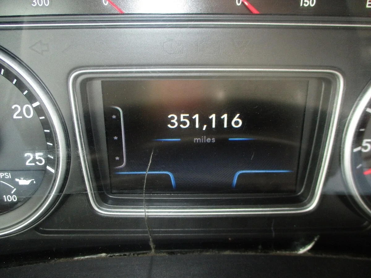 2019 International LT - image 19