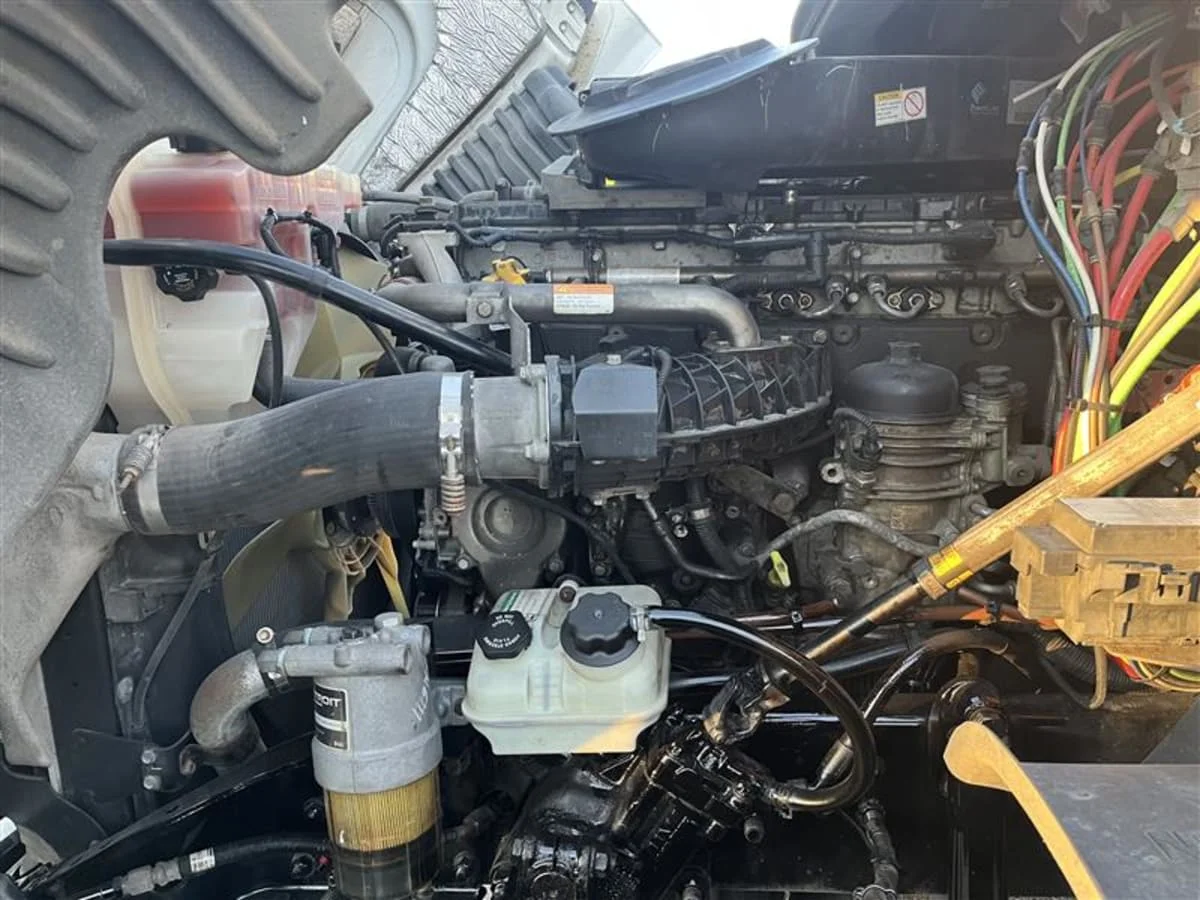 2019 Freightliner Cascadia - image 8