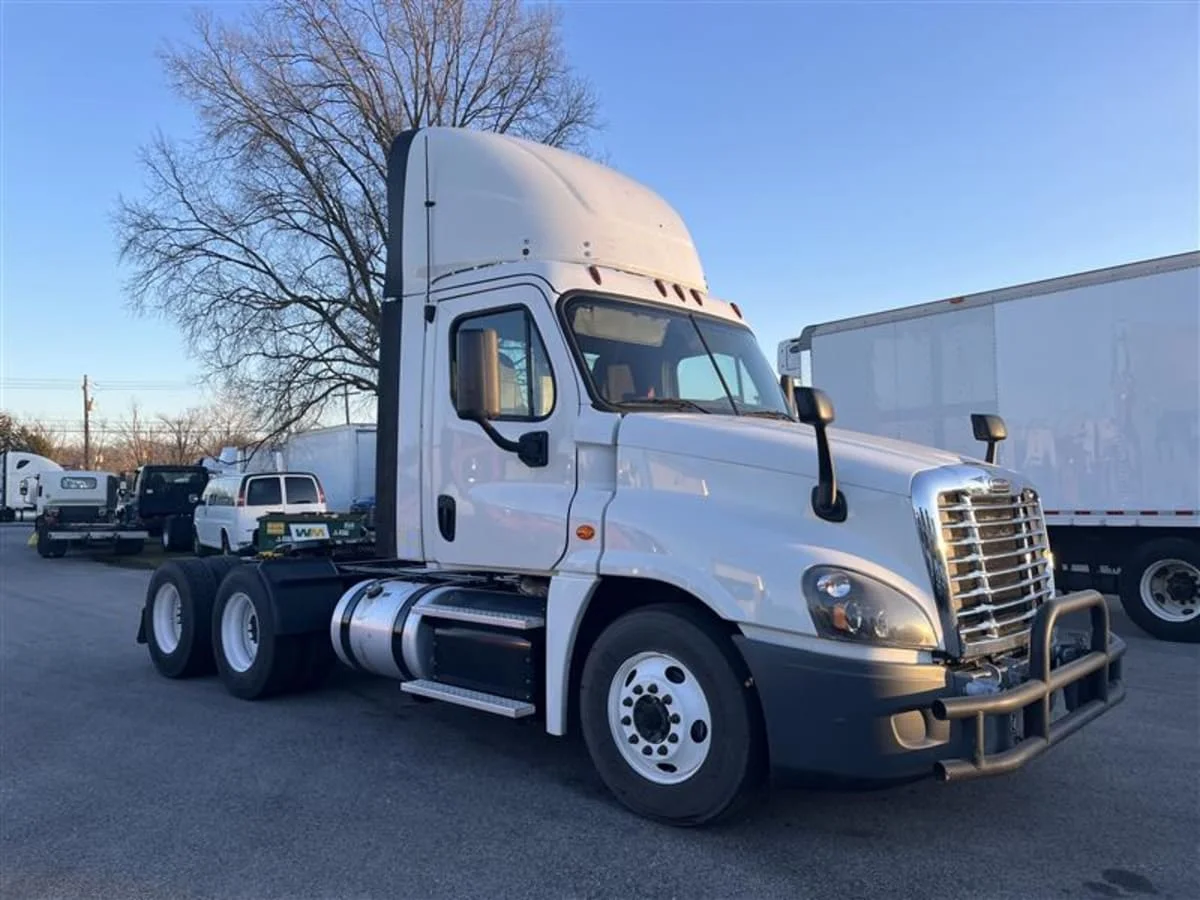2019 Freightliner Cascadia in Beltsville, MD — photo 3