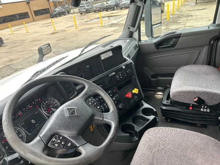 2023 International LT - image 10