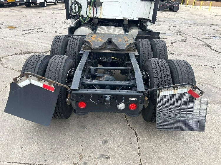 2023 International LT - image 6