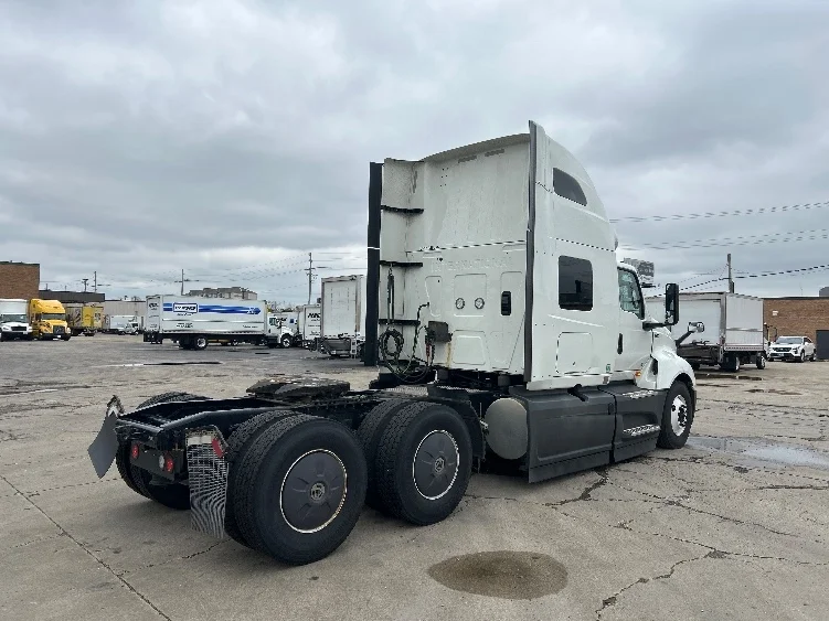 2023 International LT - image 7