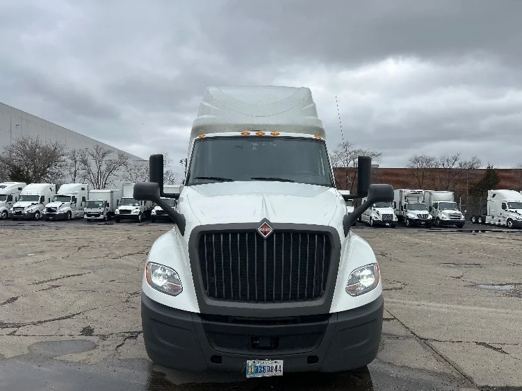 2023 International LT - image 2