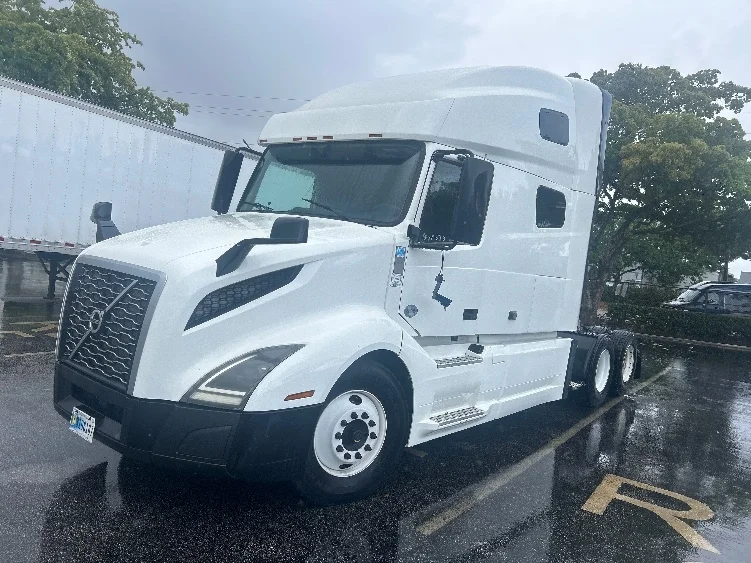 2019 Volvo VNL 760 - image 3