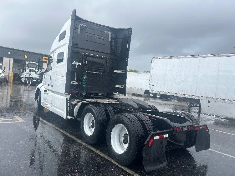 2019 Volvo VNL 760 - image 5