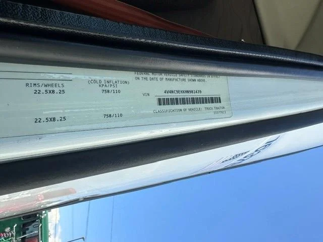 2017 Volvo VNL 300 — photo 14