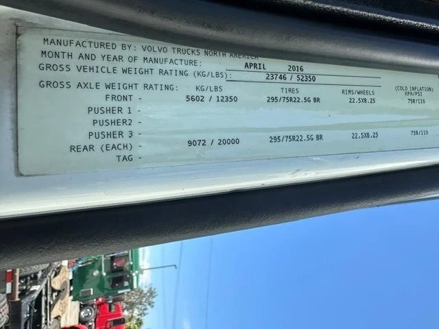 2017 Volvo VNL 300 — photo 12