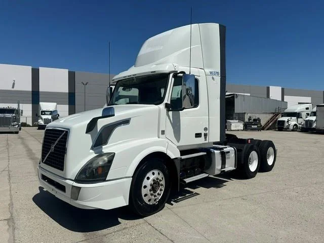 2017 Volvo VNL 300 — photo 7