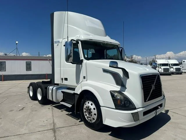 2017 Volvo VNL 300 — photo 3