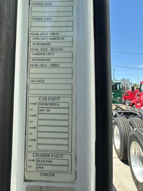 2017 Volvo VNL 300 — photo 16