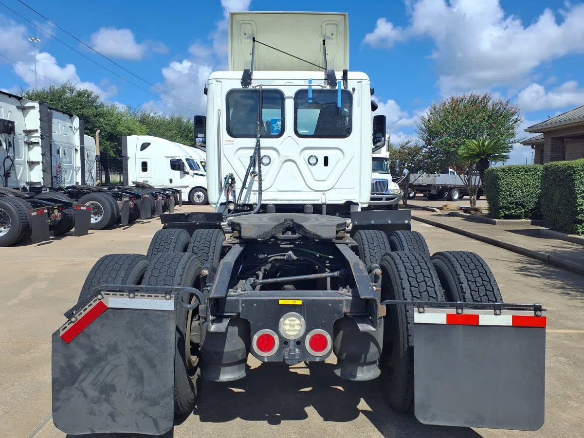 2019 Freightliner Cascadia in Houston, TX — photo 5