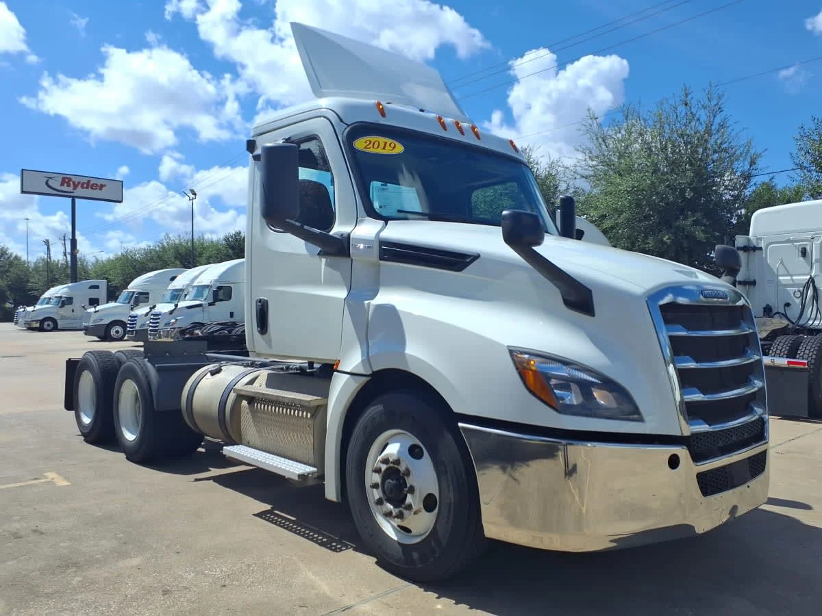 2019 Freightliner Cascadia in Houston, TX — photo 3