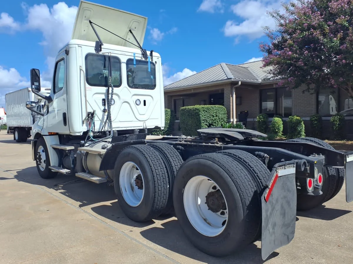 2019 Freightliner Cascadia in Houston, TX — photo 6