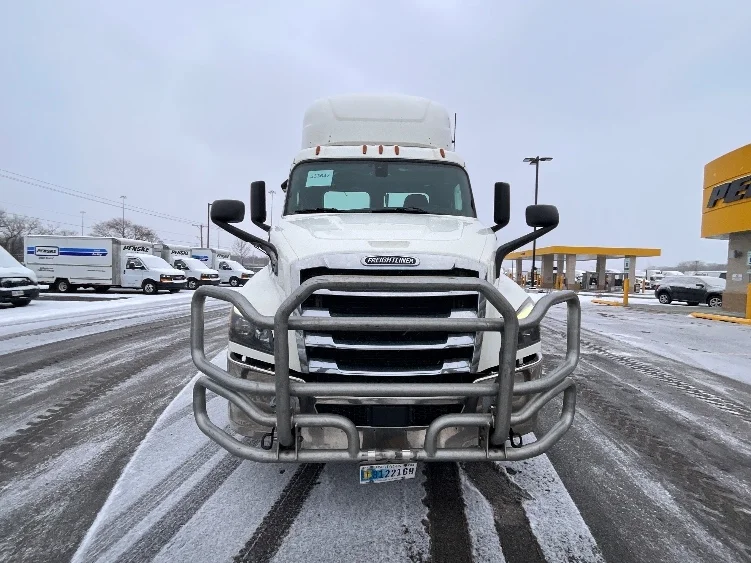 2019 Freightliner Cascadia in La Porte, IN — photo 2