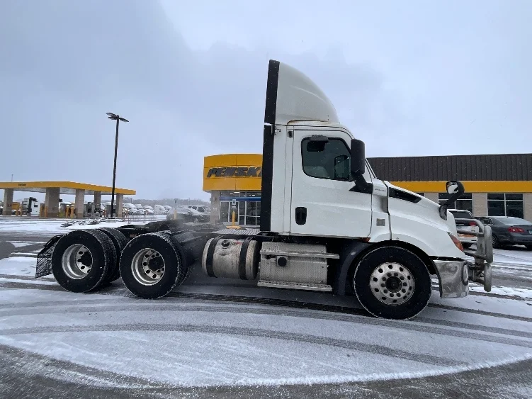 2019 Freightliner Cascadia in La Porte, IN — photo 8